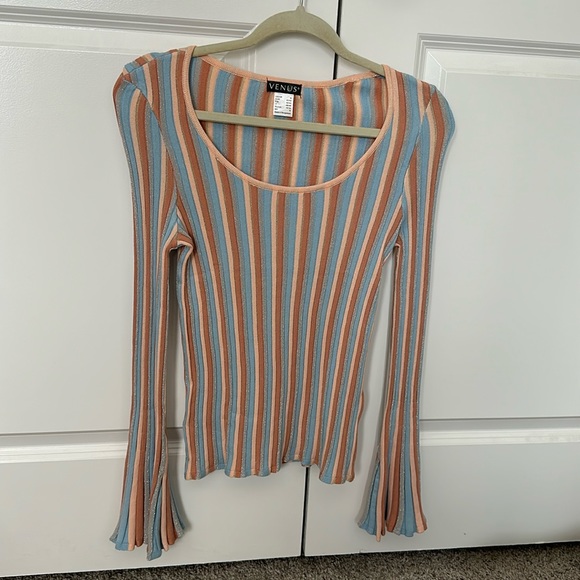 Venus Sweater - Picture 1 of 5